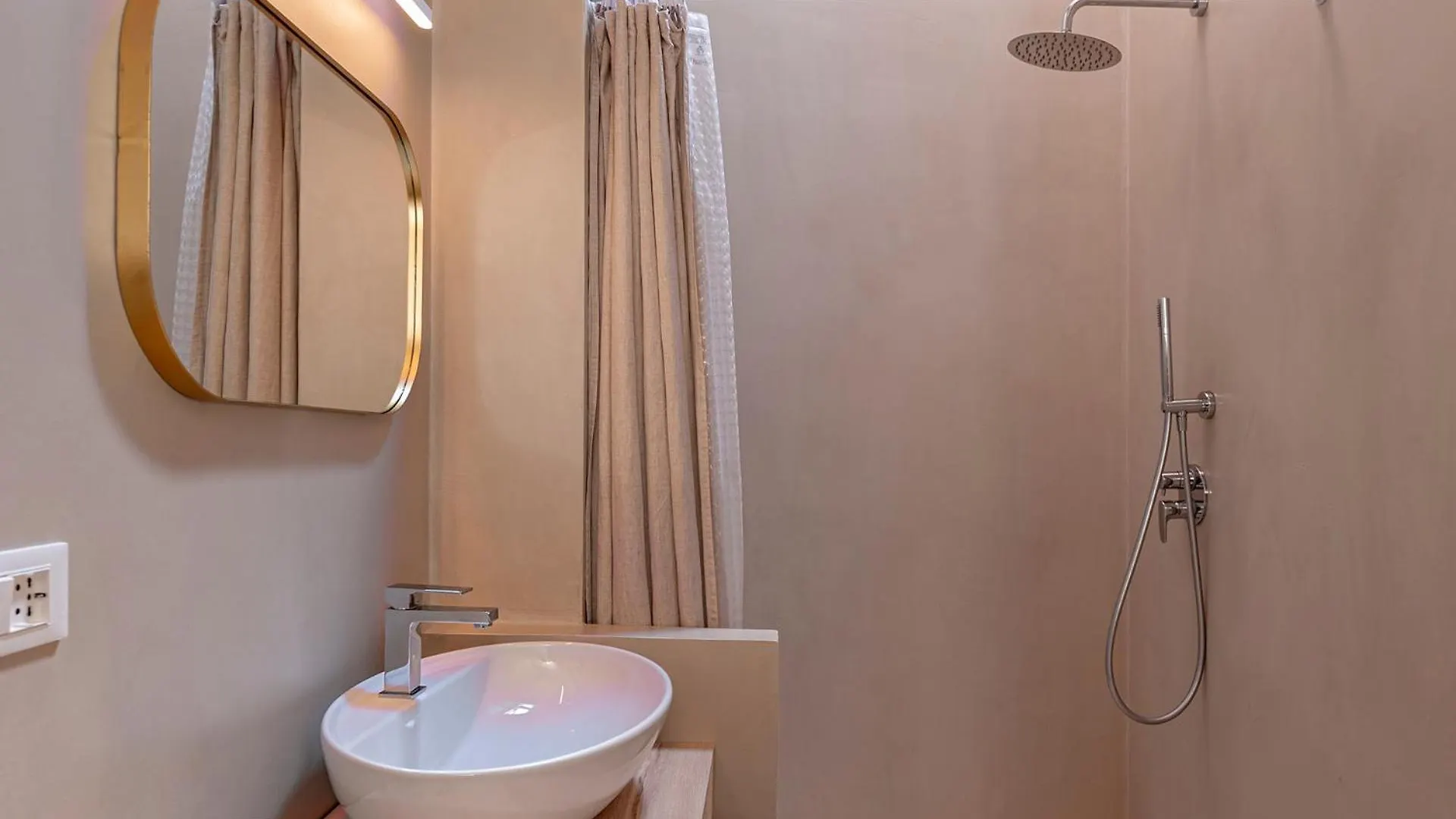 Waterfront Balcony I Grani 5 Resort Grand Suite Livorno