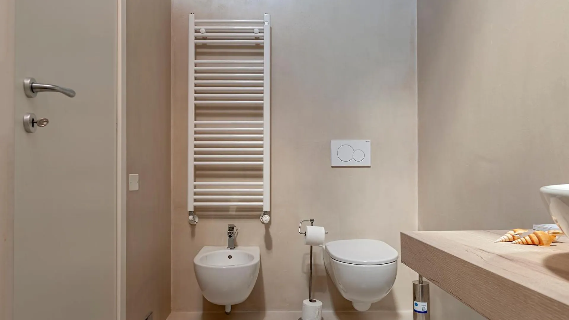 Waterfront Balcony I Grani 5 Resort Grand Suite Livorno 0*,  Italia
